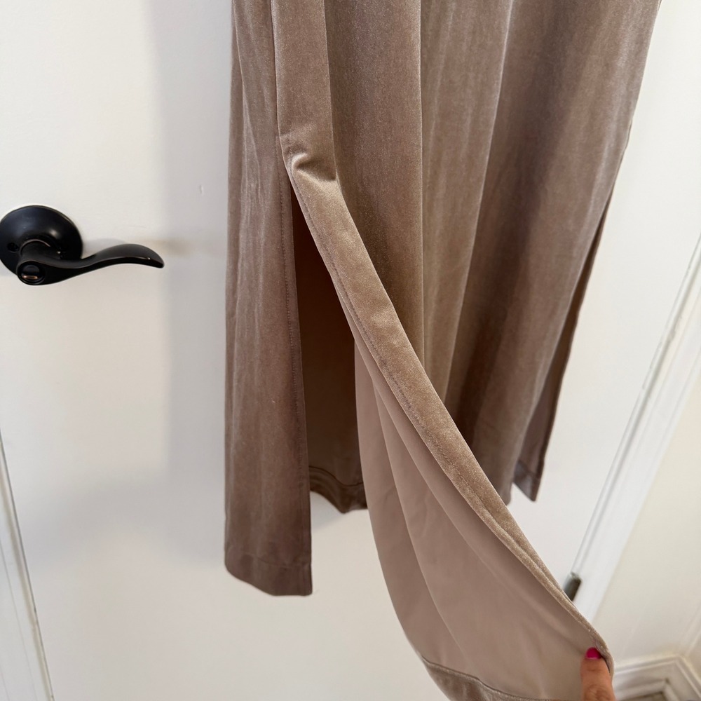 Natori Natalie Velvet Lounger‎ Medium $170 Long Sleeve Maxi Dress Gown Taupe - Picture 5 of 10